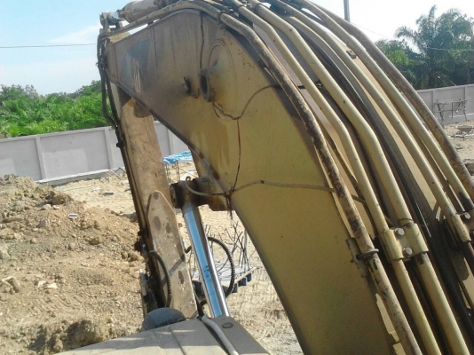 รถแบคโฮ  CAT  320B.    สนใจติดต่อ   081 - 6079515