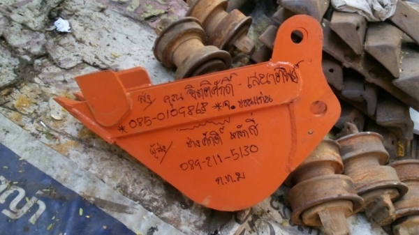 รับสั่งทำและขายบุ้งกี้ปากแคบสำหรับวางท่อปะปา รถแมคโคเล็ก. โคมัสสุ คุโบต้า ยันม่าร์ ทุกรุ่น   ขนาดความกว้าง 20-25-30 ซม รับประกันความแข็งแรง