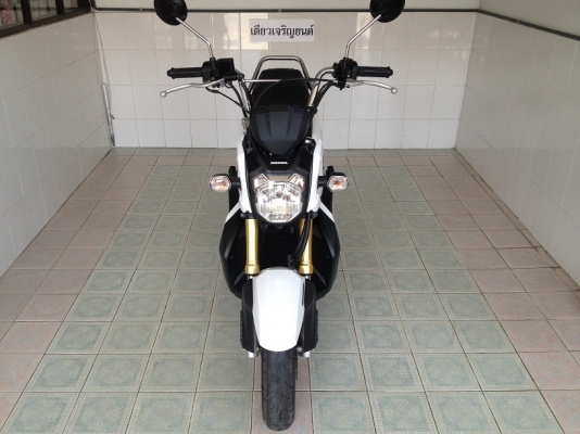 Zoomer-x ตัวTOP โฉมใหม่ สีขาว วิ่ง6000 ปลายปี57 (ของแถม 4 รายการ)