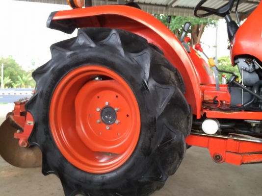 ขาย L3608รถปี 56สภาพพร้อมใช้งาน รถ 932 ชั่วโมง รับประกันรถเดิมไม่เคยทำสีไม่มีรอยรั่วแม้แต่ที่เดียว ราคา298000 สนใจ 084-5486359 สุชาติ