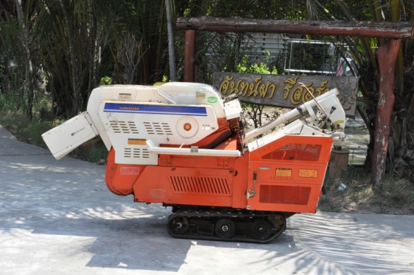 ขายรถนวดข้าว (เมล็ดพันธ์)ต่างๆKUBOTAตีนตะขาบ สภาพสวยเดิมจากญี่ปุ่น ขายถูก19,000บาท!!