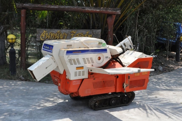 ขายรถนวดข้าว (เมล็ดพันธ์)ต่างๆKUBOTAตีนตะขาบ สภาพสวยเดิมจากญี่ปุ่น ขายถูก19,000บาท!!