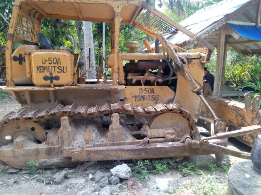 ขายรถแทรคเตอร์ KOMATSU D50A-15 ห้องเลี้ยวน้ำมัน ราคา 220000