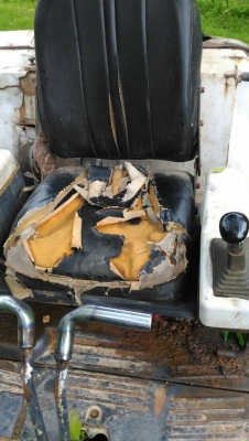 ขายรถแบคโฮ IHI 30 ราคา 180000