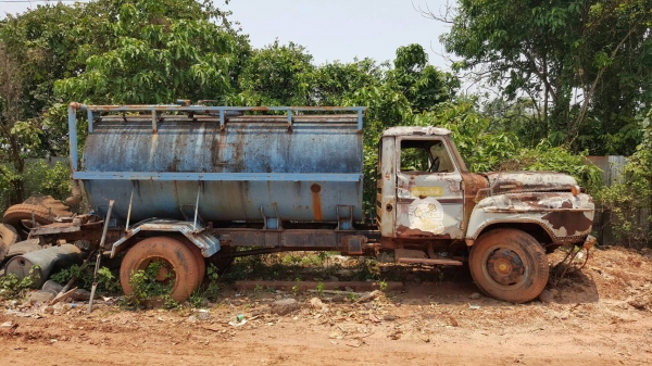 ขาย รถน้ำ 6 ล้อหัวยาว เอกสารเล่มทะเบียนมีครบ ขายตามสภาพ ราคาต่อรองได้