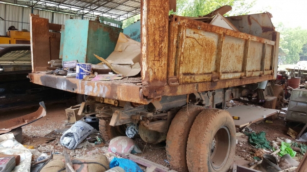 ขาย ตามสภาพ 6 ล้อดั้ม หัวยาว เอกสารเล่มทะเบียนมีครบ เฟืองท้าย FUSO ไม่มีเครื่องเกียร์ คัสซีสวย มีชุดกระบอกดั้ม ราคาคุยได้ครับ