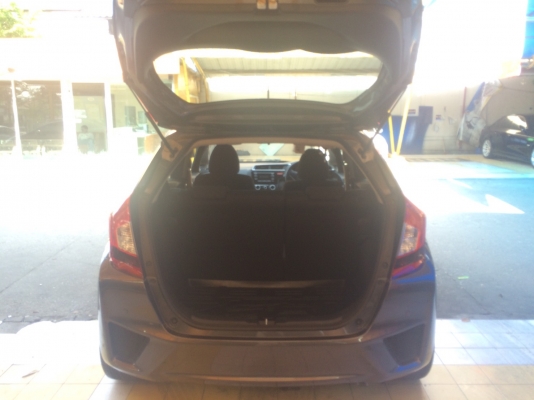 ต้องการขาย HONDFA JAZZ (S) 2015 เกียร์ออร์โต้ สีเทา รถมือเดียวป้ายเเดง ไมค์แท้27XXXกิโล มีบุ๊คเซอร์วิสพร้อมกุญแจสำรอง