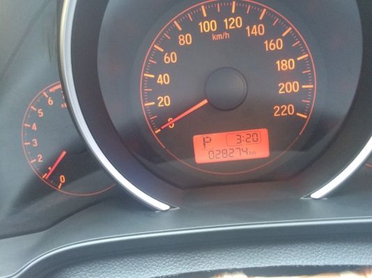 ต้องการขาย HONDFA JAZZ (S) 2015 เกียร์ออร์โต้ สีเทา รถมือเดียวป้ายเเดง ไมค์แท้27XXXกิโล มีบุ๊คเซอร์วิสพร้อมกุญแจสำรอง