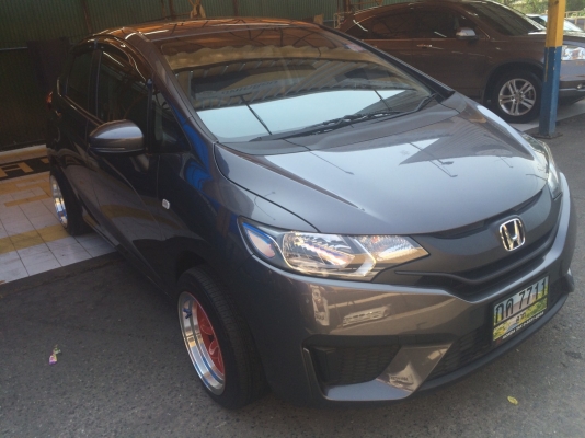 ต้องการขาย HONDFA JAZZ (S) 2015 เกียร์ออร์โต้ สีเทา รถมือเดียวป้ายเเดง ไมค์แท้27XXXกิโล มีบุ๊คเซอร์วิสพร้อมกุญแจสำรอง