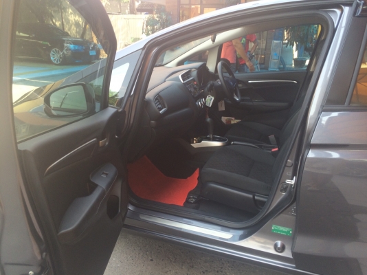 ต้องการขาย HONDFA JAZZ (S) 2015 เกียร์ออร์โต้ สีเทา รถมือเดียวป้ายเเดง ไมค์แท้27XXXกิโล มีบุ๊คเซอร์วิสพร้อมกุญแจสำรอง