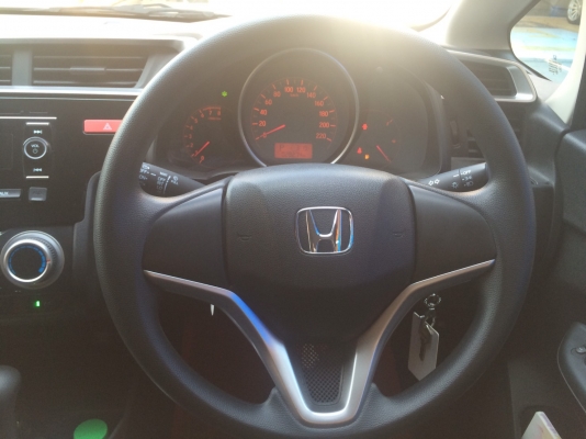 ต้องการขาย HONDFA JAZZ (S) 2015 เกียร์ออร์โต้ สีเทา รถมือเดียวป้ายเเดง ไมค์แท้27XXXกิโล มีบุ๊คเซอร์วิสพร้อมกุญแจสำรอง