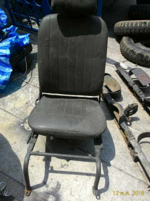 อหลั่ยจิ๊ป ไฟท้าย ทับทิม พวงมาลัย  ไฟท้ายj25 กันน้ำ ถังน้ำมัน  ไฟแก๊ป เบาะ ทหาร