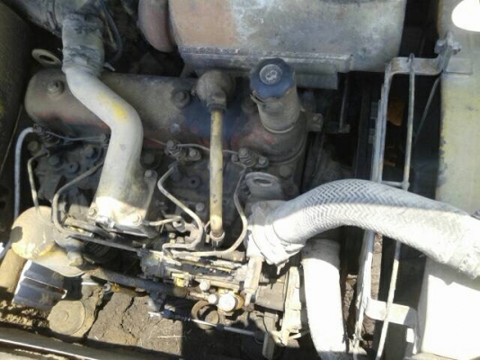 KOMATSU PC 100-2 รถบอดี้สวยเดิมๆพร้อมใช้งานได้เลยครับ เครื่องยนต์เดิมปั๊มเดิม ทำงานไม่โหลดครับ ภายในเก๋งสะอาดสวยคอนโทรลยาว ภายนอกบูมอาร์มสวยเดิมไม่ปะไม่ดาม ช่วงล่างเอวแน่น โรลเลอร์ใบแทรกสภาพดีประมาณ 60\% พร้อมใช้งาน เอกสารสัญญาซื้อขาย ราคาต่อรองได้ครับ