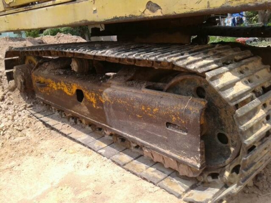 KOMATSU PC 100-2 รถบอดี้สวยเดิมๆพร้อมใช้งานได้เลยครับ เครื่องยนต์เดิมปั๊มเดิม ทำงานไม่โหลดครับ ภายในเก๋งสะอาดสวยคอนโทรลยาว ภายนอกบูมอาร์มสวยเดิมไม่ปะไม่ดาม ช่วงล่างเอวแน่น โรลเลอร์ใบแทรกสภาพดีประมาณ 60\% พร้อมใช้งาน เอกสารสัญญาซื้อขาย ราคาต่อรองได้ครับ