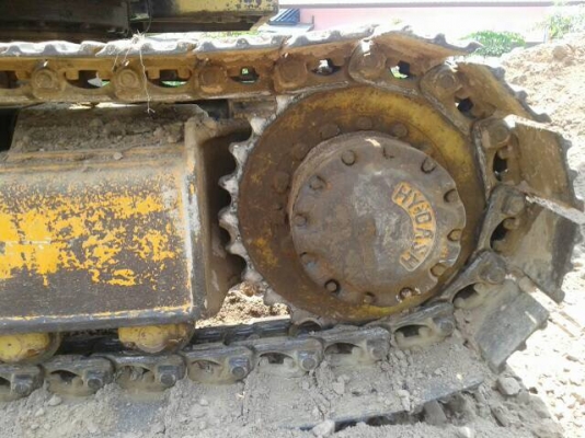 KOMATSU PC 100-2 รถบอดี้สวยเดิมๆพร้อมใช้งานได้เลยครับ เครื่องยนต์เดิมปั๊มเดิม ทำงานไม่โหลดครับ ภายในเก๋งสะอาดสวยคอนโทรลยาว ภายนอกบูมอาร์มสวยเดิมไม่ปะไม่ดาม ช่วงล่างเอวแน่น โรลเลอร์ใบแทรกสภาพดีประมาณ 60\% พร้อมใช้งาน เอกสารสัญญาซื้อขาย ราคาต่อรองได้ครับ