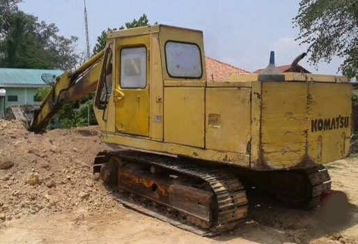 KOMATSU PC 100-2 รถบอดี้สวยเดิมๆพร้อมใช้งานได้เลยครับ เครื่องยนต์เดิมปั๊มเดิม ทำงานไม่โหลดครับ ภายในเก๋งสะอาดสวยคอนโทรลยาว ภายนอกบูมอาร์มสวยเดิมไม่ปะไม่ดาม ช่วงล่างเอวแน่น โรลเลอร์ใบแทรกสภาพดีประมาณ 60\% พร้อมใช้งาน เอกสารสัญญาซื้อขาย ราคาต่อรองได้ครับ