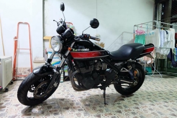 Kawasaki zephyr 400 ทะเบียนพร้อมโอนภาษีไม่ขาด พร้อมที่จัดคารบูใหม่
