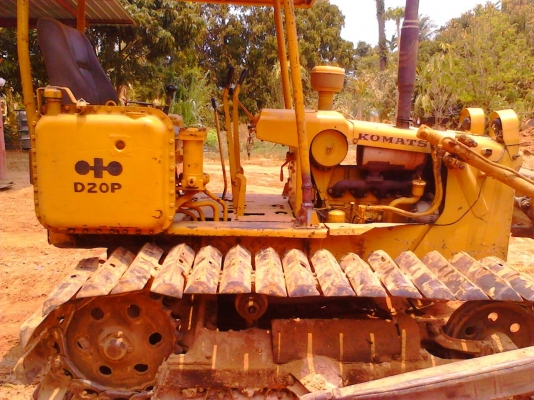 ขายด่วน แทร็กเตอร์ KOMATSU D20P-3สภาพพร้อมใช้งาน ตีนเป็ด เครื่องปั้มดีเยี่ยม รถทำงานทุกวัน เอกสารสัญาซื้อขาย