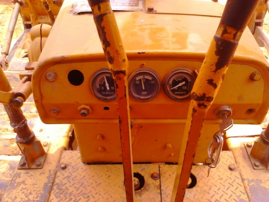 ขายด่วน แทร็กเตอร์ KOMATSU D20P-3สภาพพร้อมใช้งาน ตีนเป็ด เครื่องปั้มดีเยี่ยม รถทำงานทุกวัน เอกสารสัญาซื้อขาย