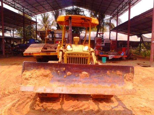 ขายด่วน แทร็กเตอร์ KOMATSU D20P-3สภาพพร้อมใช้งาน ตีนเป็ด เครื่องปั้มดีเยี่ยม รถทำงานทุกวัน เอกสารสัญาซื้อขาย