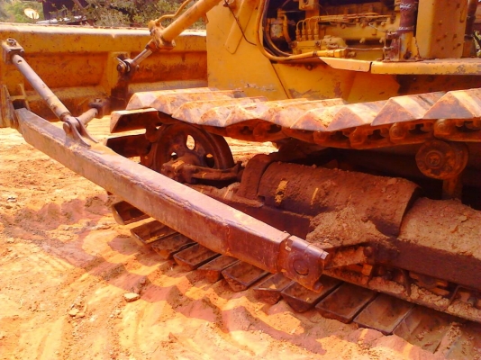 ขายด่วน แทร็กเตอร์ KOMATSU D20P-3สภาพพร้อมใช้งาน ตีนเป็ด เครื่องปั้มดีเยี่ยม รถทำงานทุกวัน เอกสารสัญาซื้อขาย