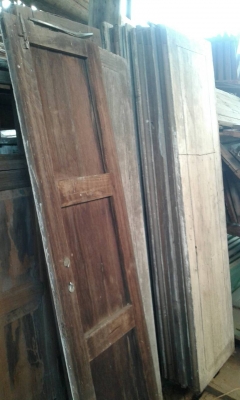 บานประตูไม้สักเก่าไม้แผ่นเดียว