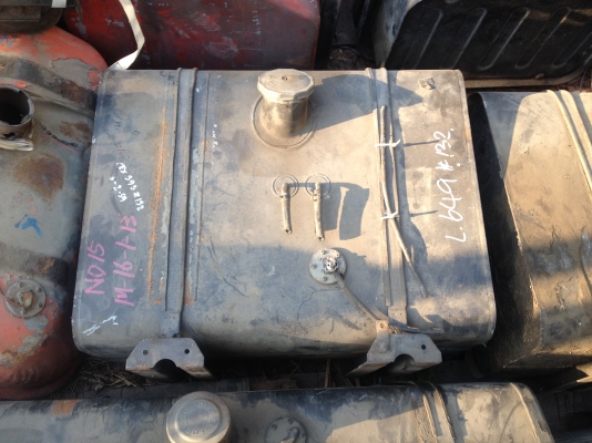 ถังนํ้ามันเก่านอก