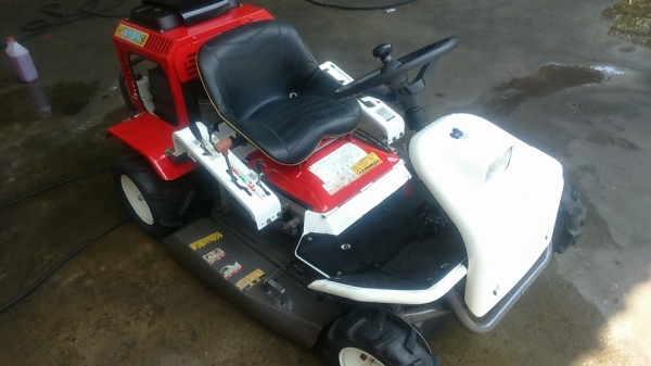 ขายรถตัดหญ้านั่งขับเก่าญี่ปุ่น เครื่องยนต์ 18 HP พร้อมใช้ทำงานเต็ม ทุกระบบ