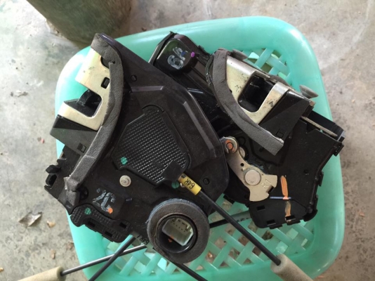 กลอนประตู เซ็นทรัลล๊อควีออส 07-12