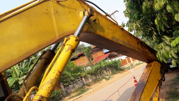 ขาย 385,000 KOMATSU pc200-3 เครื่องดี ปั้มแรง เอวดี ช่วงล่างพร้อมใช้ 090-772-3710 090-772-3708