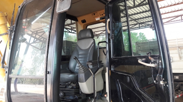 ขายCAT320C รถสวย จัดเอกสารเล่มทะเบียนพร้อมโอน((เจ้าของขายเอง)) รถผลิตประเทศญี่ปุ่นสีเดิมๆสวยจัด 12000ชั่วโมง ขายCAT320C รถสวย จัดเอกสารเล่มทะเบียนพร้อมโอน((เจ้าของขายเอง)) รถผลิตประเทศญี่ปุ่นสีเดิมๆสวยจัด 12000ชั่วโมง