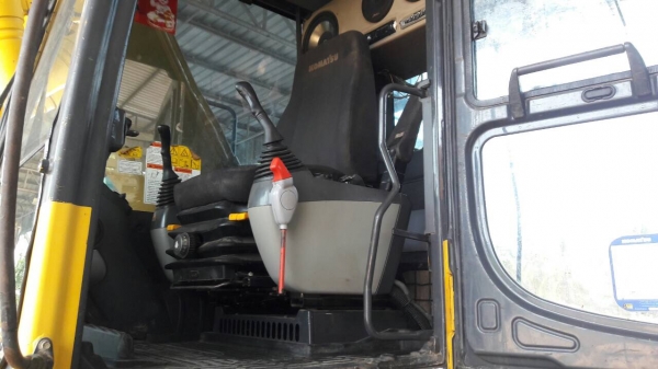 รถแบคโฮ  KOMSTSU  PC 160 LC - 8 , ( รถทำงาน 8,6xx ชม. )     สนใจติดต่อ  081 - 6079515