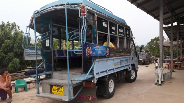 ขายรถ ISUZU NKR 188 แรง  ปี 96 รถสภาพสวยเดิมไม่เคยทำสี มีเครื่องเสียง ทีวี พร้อมใช้งาน เอกสารพร้อม  0811838154