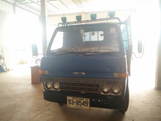 รถบรรทุก 6 ล้อ TOYOTA