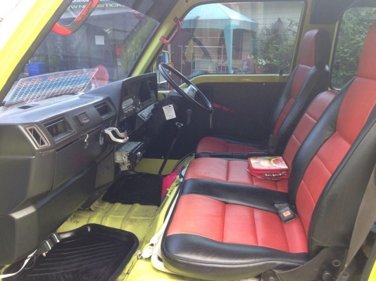 ขาย รถตู้ Nissan URVAN แสง สี เสียง  เครื่องเบนซิน ไม่ติดแก๊ซ ทะเบียนกรุงเทพ พร้อมโอน