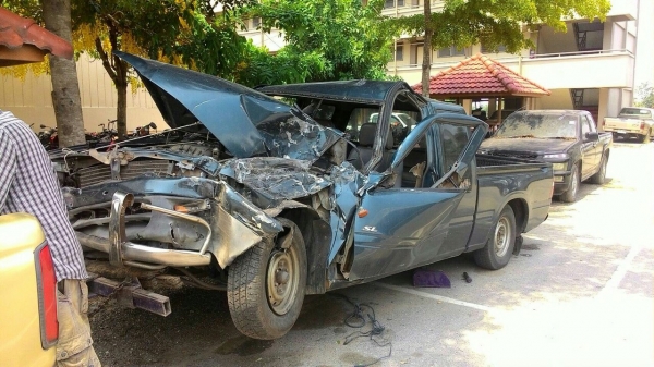 ซากอีซูซุดราก้อน เครื่อง2500 เเยกหรือถอดขายอะไหลทุกอย่างทั้งคันมีหลายรุ่นทั้งเก๋งเเละกระบะ ซากอีซูซุดราก้อน เครื่อง2500 เเยกหรือถอดขายอะไหลทุกอย่างทั้งคันมีหลายรุ่นทั้งเก๋งเเละกระบะ