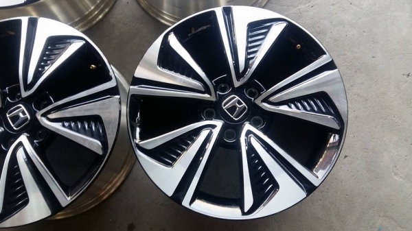 ขายล้อแม็กป้ายแดง civic fc 17" สนใจติดต่อ ตาเล็ก ล้อและยางครับ 081-3747940