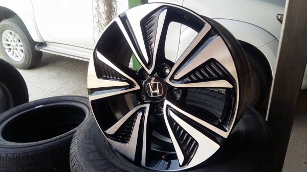 ขายล้อแม็กป้ายแดง civic fc 17" สนใจติดต่อ ตาเล็ก ล้อและยางครับ 081-3747940