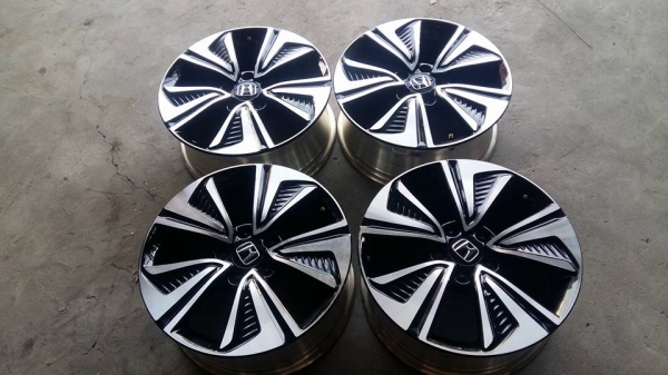 ขายล้อแม็กป้ายแดง civic fc 17" สนใจติดต่อ ตาเล็ก ล้อและยางครับ 081-3747940