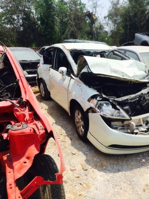 ซากนิสสันทีด้า เครื่อง1800 ถอดเเยกขายอะไหลทุกอย่างทั้งคันมีหลายรุ่นเก๋งเเละกระบะถอดขายทุกคัน