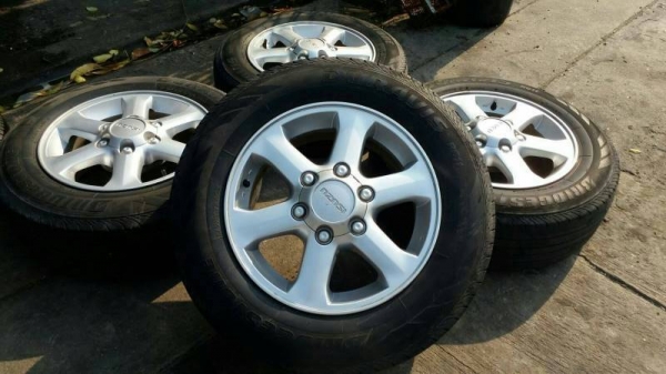 ล้อ Isuzu ขอบ 16 พร้อมยางปี 11 ชุดล่ะ 4000