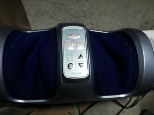 ครื่องนวดแขนนวดเท้าแบบนวดบีดช่วยให้ผ่อนคลายกลัามเนื้อได้ดี เป็นของใหม่ ใช้ไฟ 100 V. สภาพสวย บีดได้สามระดับ