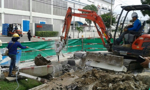 หัวเจาะใหม่ ASADA รุ่น A-30 แท้ๆจากญี่ปุ่น ติดตั้งกับ pc40-5 ราคาโรงงาน โทร.02-9409240-4 หัวเจาะใหม่ ASADA รุ่น A-30 แท้ๆจากญี่ปุ่น ติดตั้งกับ pc40-5 ราคาโรงงาน โทร.02-9409240-4