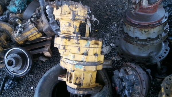 ขายมอเตอร์สวิงรถแมคโครุ่น 200. ทั้งโคมัสสุ โกเบ ฮิตาชิ แคท ขายทั้งลูกหรือแยกท่อนบนท่อนล่าง