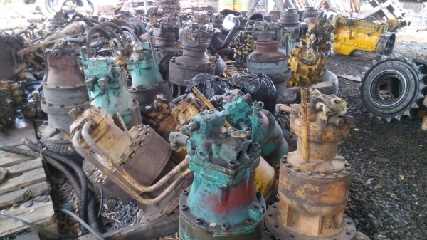 ขายมอเตอร์สวิงรถแมคโครุ่น 200. ทั้งโคมัสสุ โกเบ ฮิตาชิ แคท ขายทั้งลูกหรือแยกท่อนบนท่อนล่าง