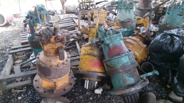 ขายมอเตอร์สวิงรถแมคโครุ่น 200. ทั้งโคมัสสุ โกเบ ฮิตาชิ แคท ขายทั้งลูกหรือแยกท่อนบนท่อนล่าง