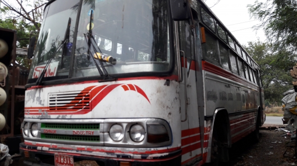 ขายรถบัส 2 คัน แอร์ เบนซ์ ปี 94ยาว 12 เมตร 220 แรง ภายในเบาะสวย กับ อีซูซุ พัดลมรถยาว 10 เมตร