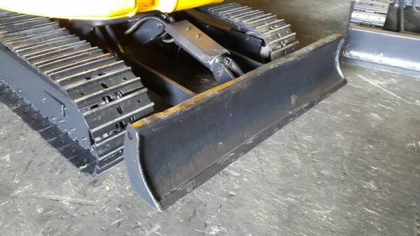 ขาย รถขุด CATERPILLAR รุ่น 303SR แทรกเหล็ก บูมสไลด์ ทำงานคล่องตัว ขนาดเทียบเท่า PC30 คอนโทรลสั้น สลักแน่น ทุกส่วน ทำงานไว  มือถือ/LINE ID : 0818753444