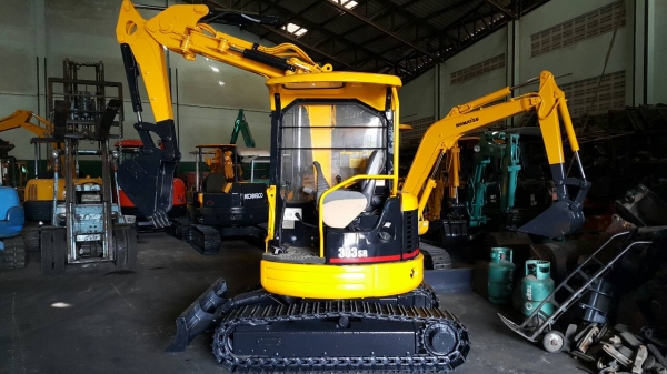 ขาย รถขุด CATERPILLAR รุ่น 303SR แทรกเหล็ก บูมสไลด์ ทำงานคล่องตัว ขนาดเทียบเท่า PC30 คอนโทรลสั้น สลักแน่น ทุกส่วน ทำงานไว  มือถือ/LINE ID : 0818753444