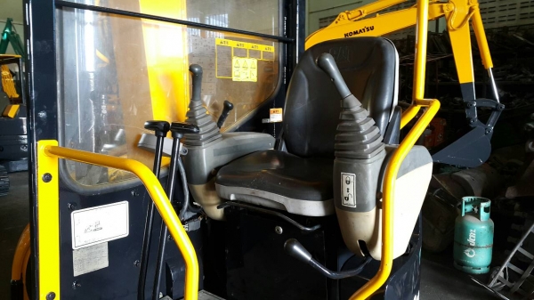 ขาย รถขุด CATERPILLAR รุ่น 303SR แทรกเหล็ก บูมสไลด์ ทำงานคล่องตัว ขนาดเทียบเท่า PC30 คอนโทรลสั้น สลักแน่น ทุกส่วน ทำงานไว  มือถือ/LINE ID : 0818753444